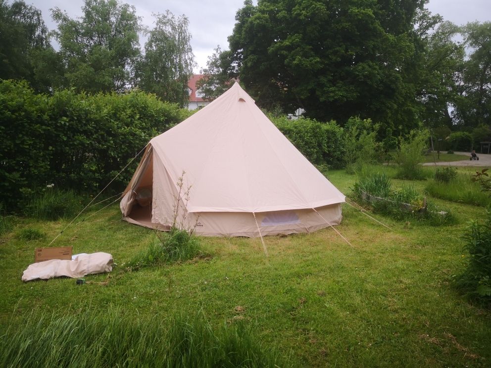 Glampingzelt im Gutspark am See in Mecklenburg 