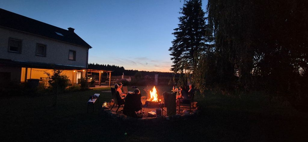 Camping en la naturaleza entre bosque, cascadas y cultura