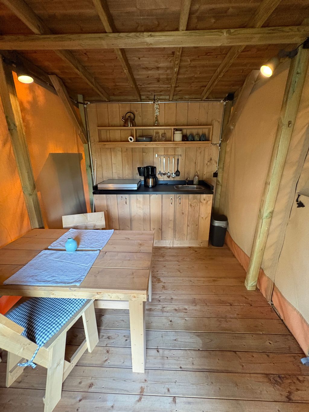 Glamping for Two in the Hunsrück: An Idyllic Natural Setting by the Water