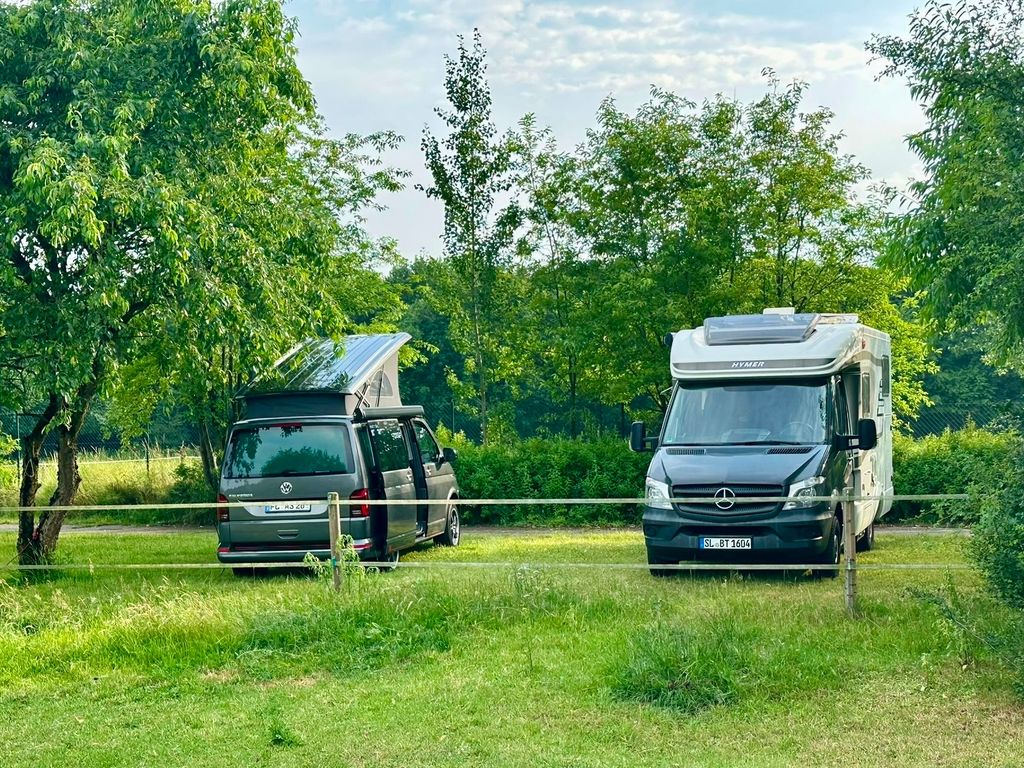 Jadelund: Ruhiger Stellplatz auf der Pferdefarm