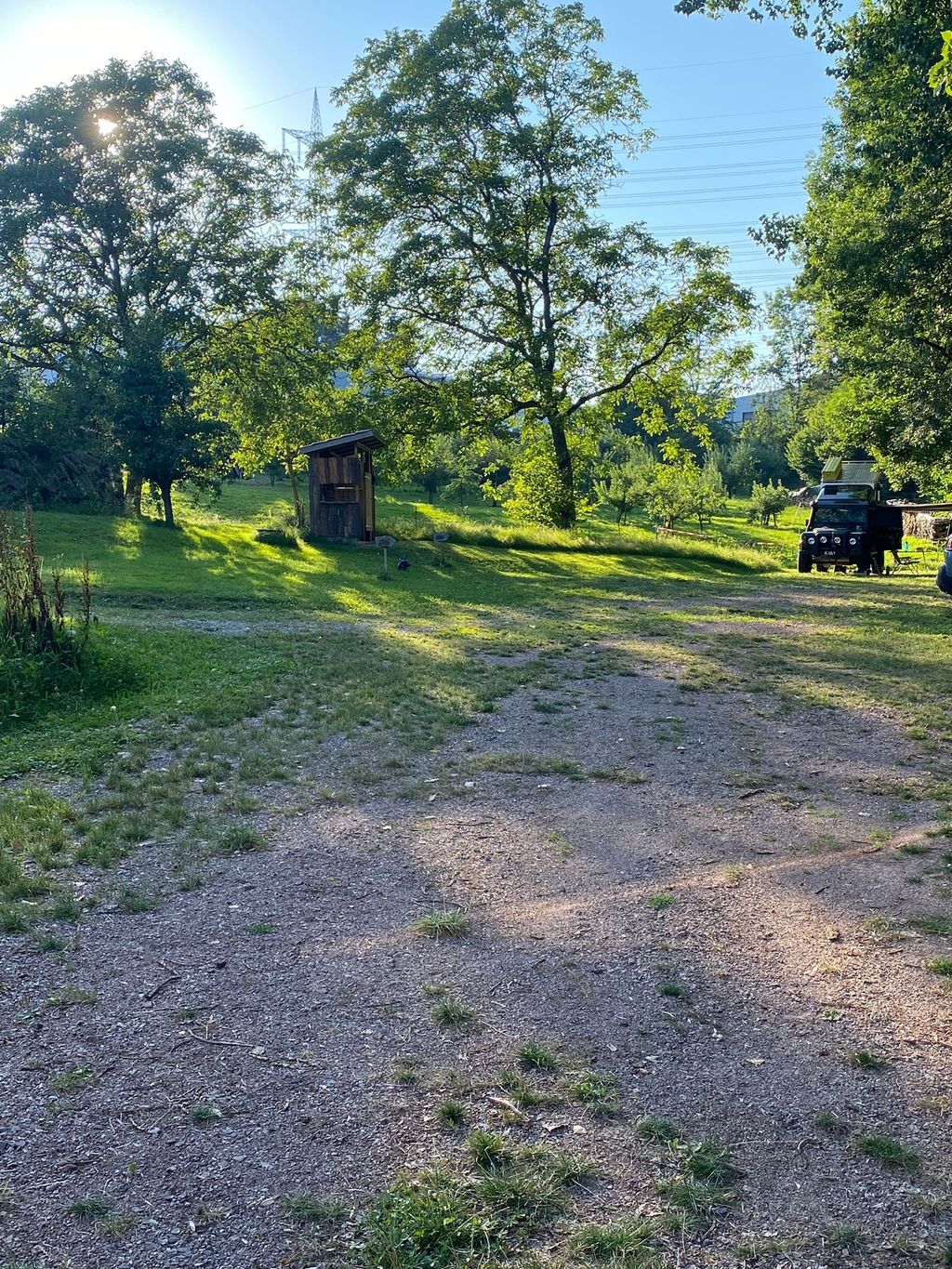 Entre el arroyo y los frutales del Rin