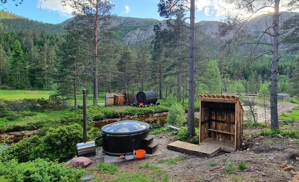Piccola baita in affitto in una fattoria. Vasca idromassaggio, sauna. Si accettano cani