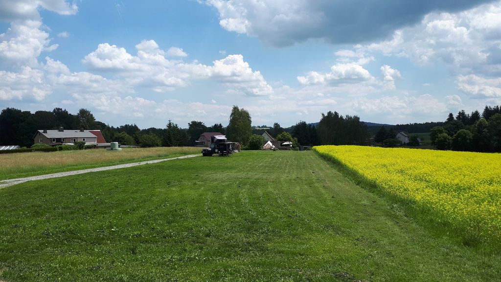 Autark Stellplatz mit Blick ins umliegende Gebirge