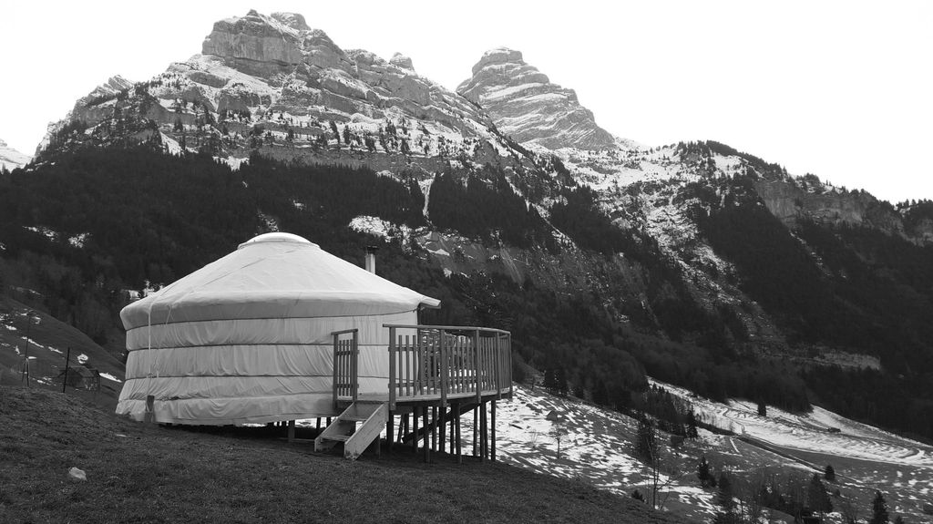 Jurte mit Bergpanorama & Hotpot im Engelbergertahl
