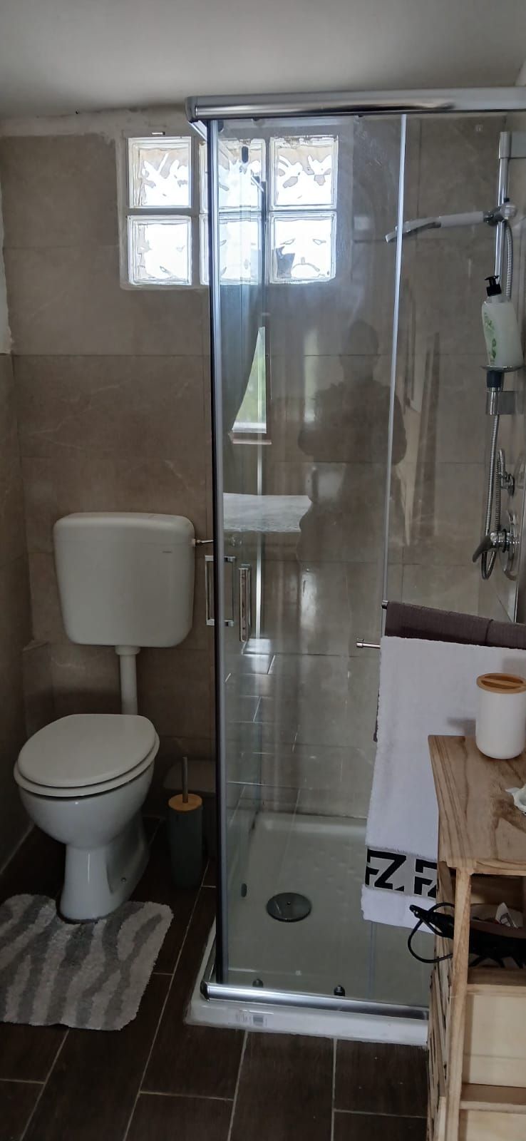 Tranquilo Glamping Villa con vistas a la piscina y terraza