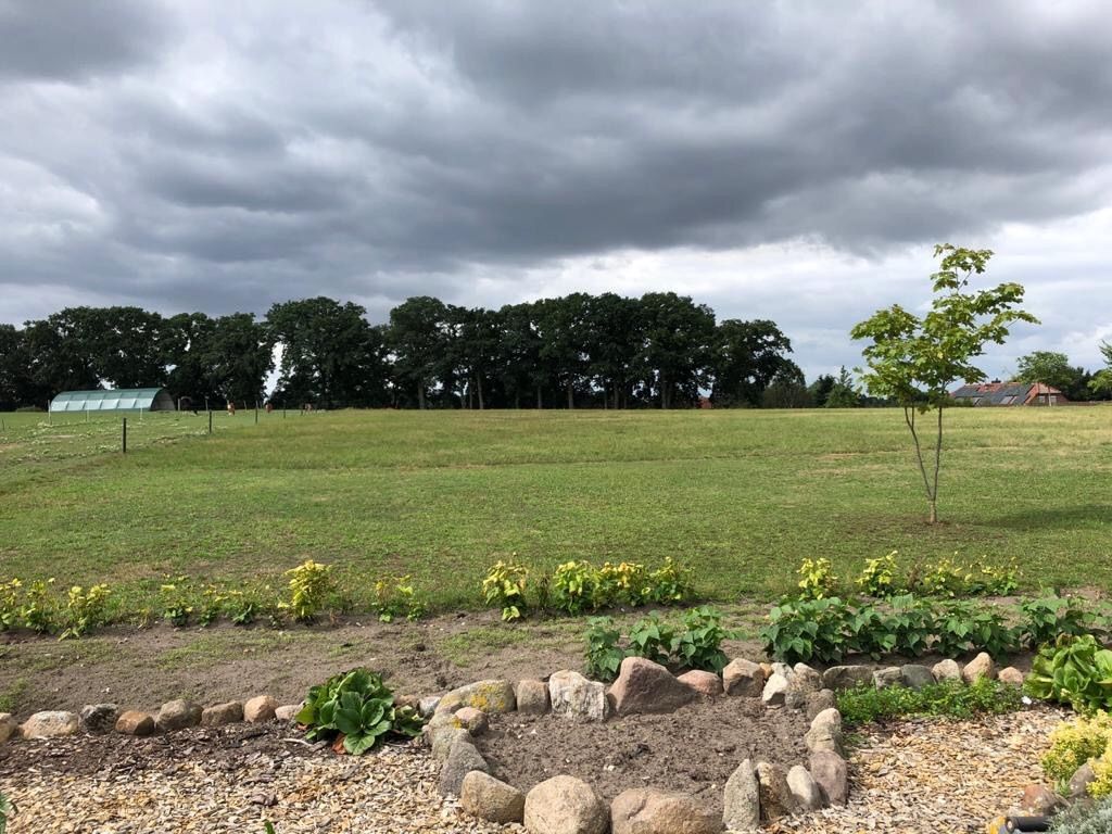 Un endroit calme pour se détendre dans le village d'or