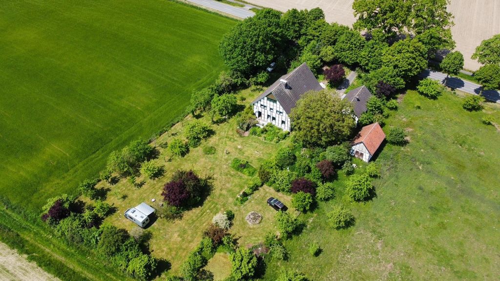 Tra prati, campi e alberi da frutto