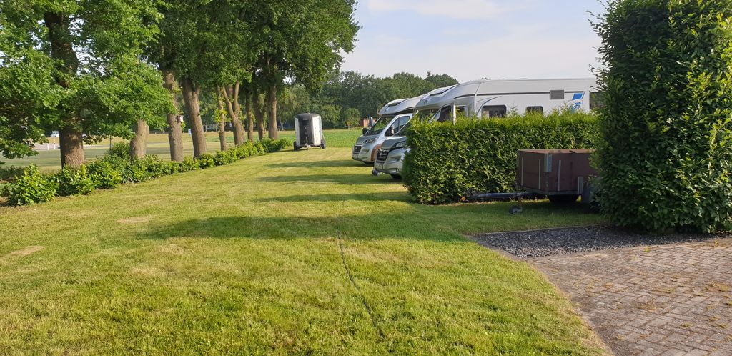 Camping auf der Wiese im Emsland nur 50m zum Wald 