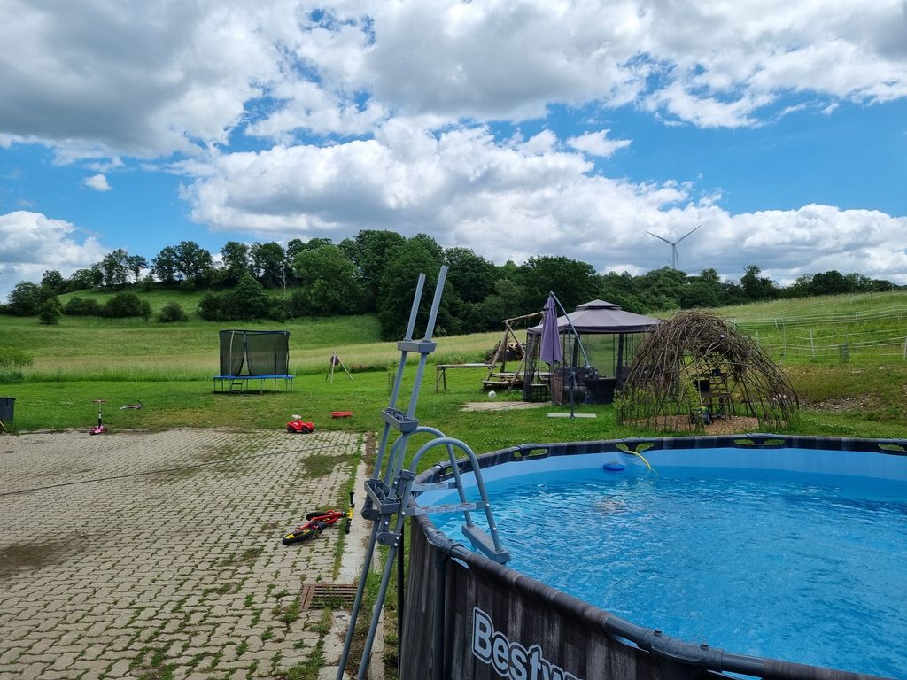 Familien-Wiese: Pony, Spielplatz & Ruhe
