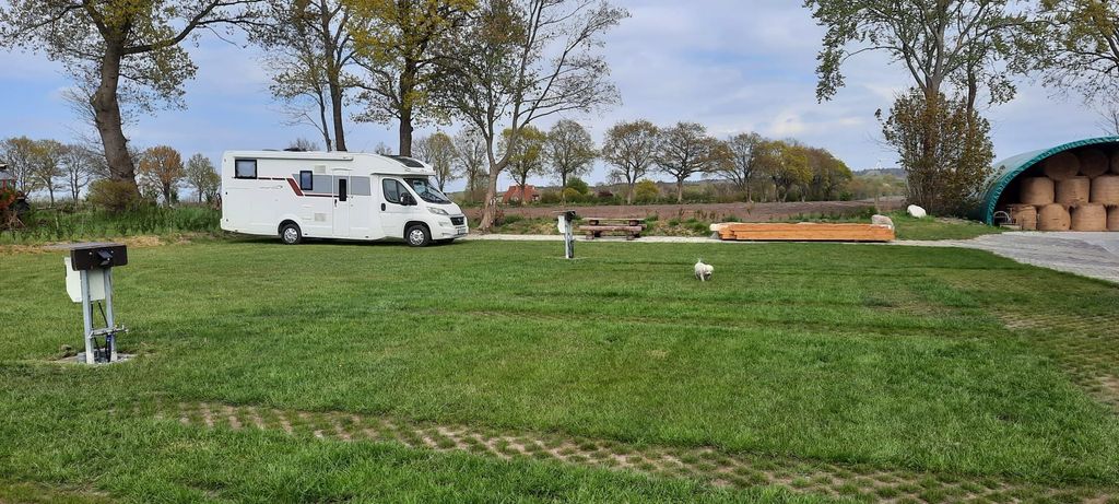 kleiner gemütlicher Stellplatz in der Natur