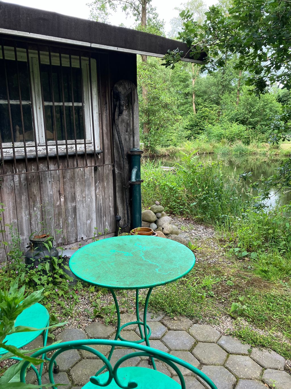 Parcela junto a pasto para caballos y estanque natural