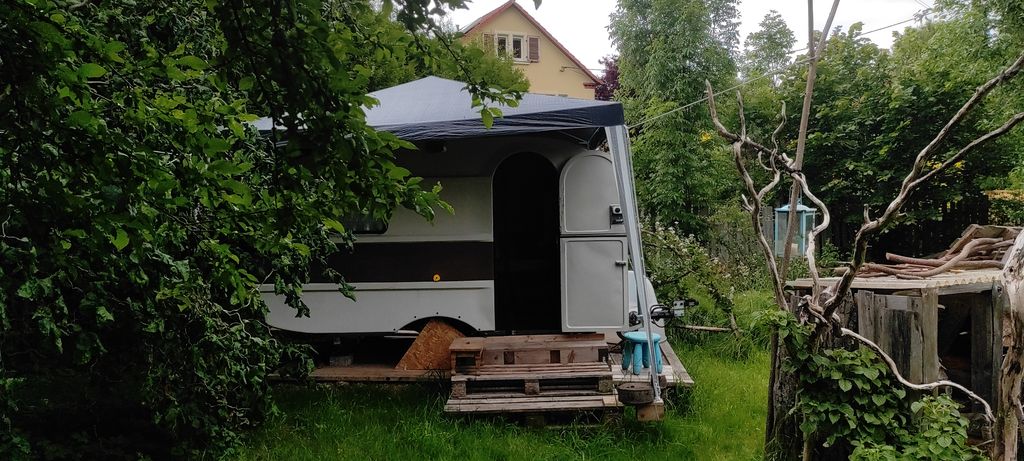 Wohnwagen auf Dorfgrundstück für dich alleine