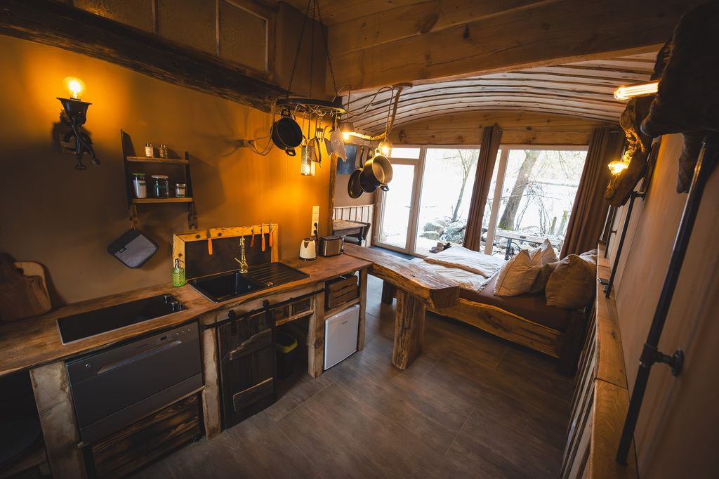 Hobby cave in the countryside with sauna and hot tub