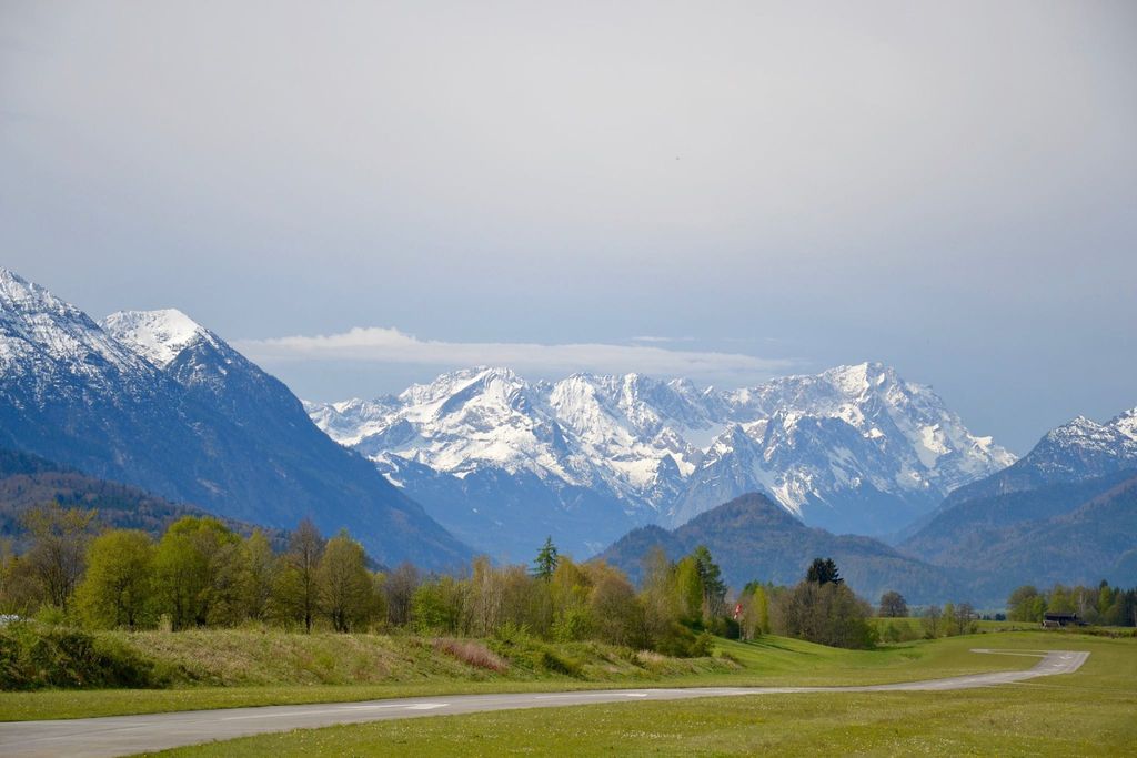 Sur le terrain de vol à voile avec vue sur la Zugspitze
