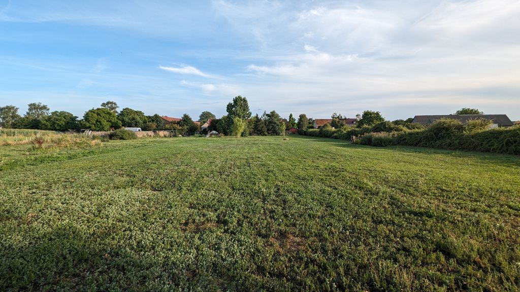 Un grande prato nella fattoria tra Havel e Beetzsee