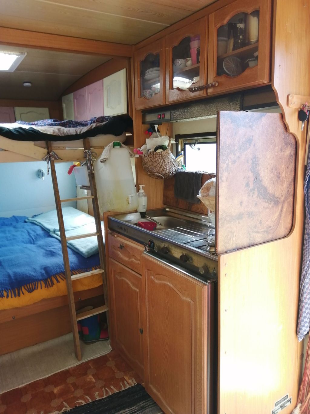 Cozy caravan on rest farm with sea view