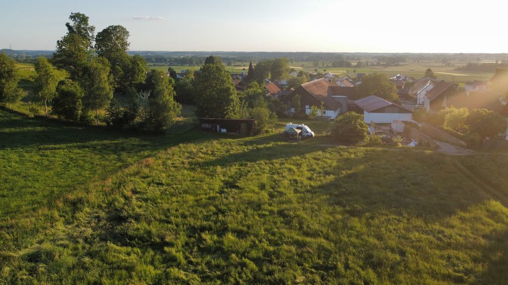 Natura pura: la vostra piazzola nella tranquilla periferia del villaggio