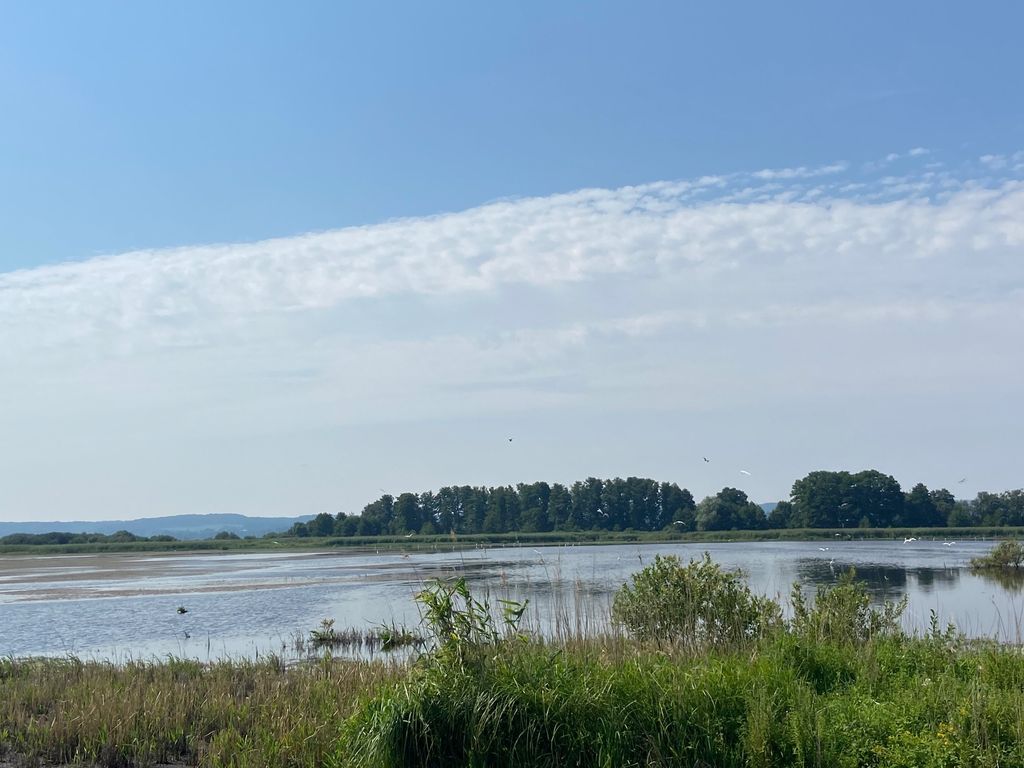 Vista de grúa del lago Galenbeck en las montañas Brohmer