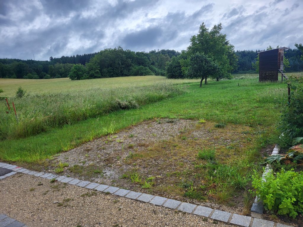 Ruhiges Plätzchen in der Natur mit Federballplatz