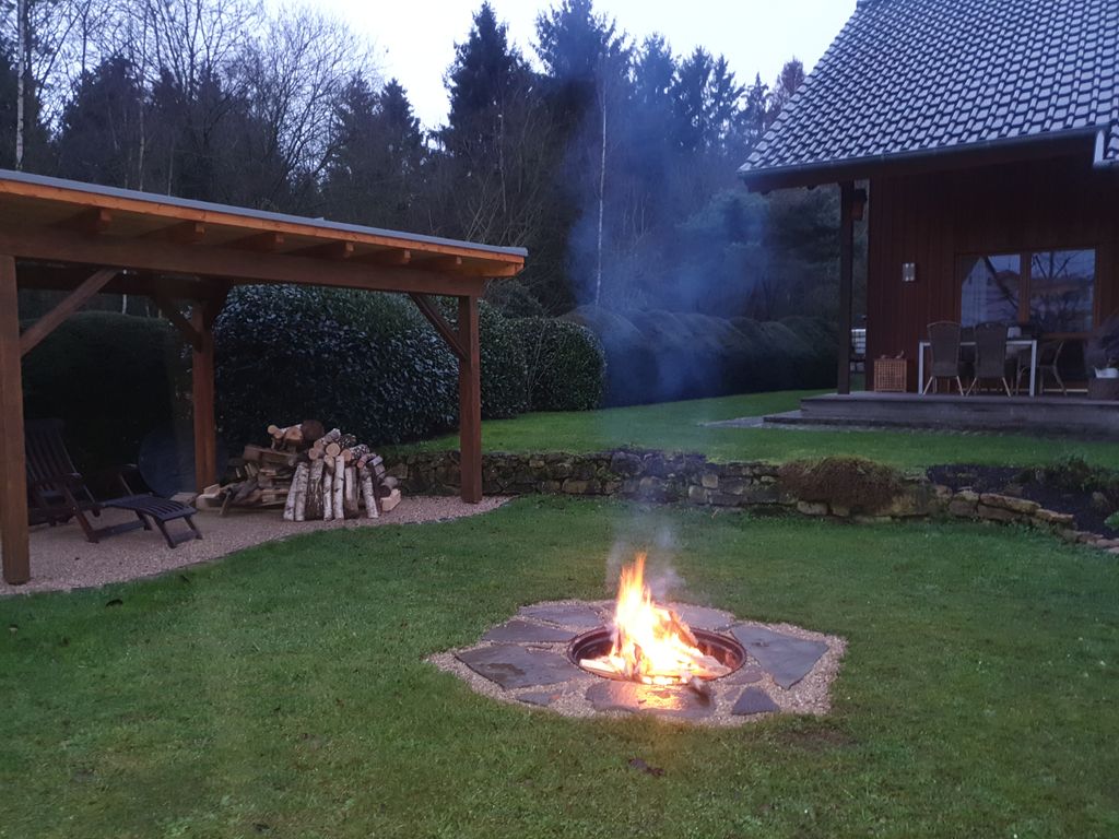 Glühwürmchenwiese am Wald