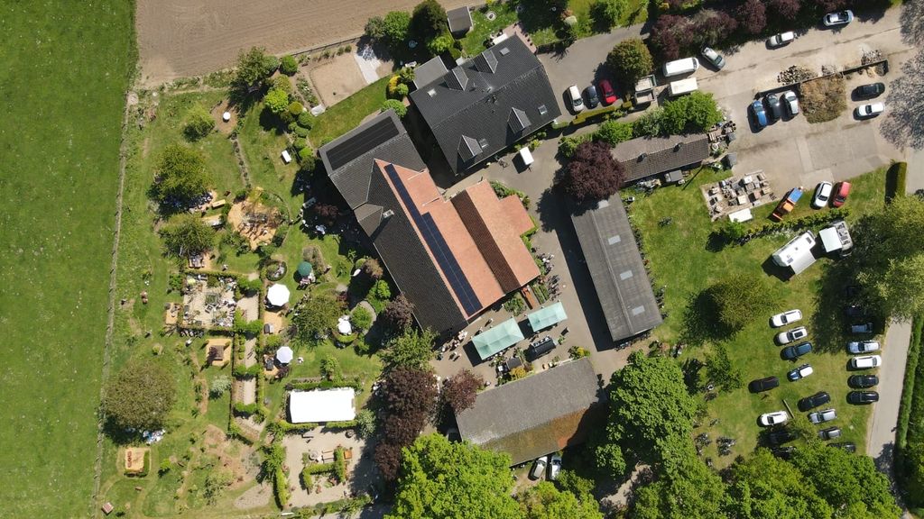 Gartenparadies zwischen Bauernhöfen und den Kühen