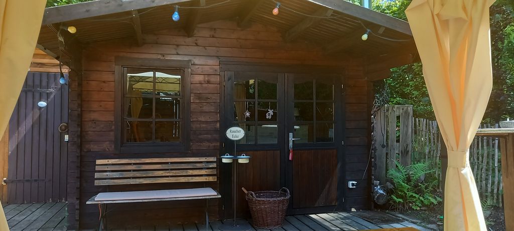 Stellplatz am Weg nahe Biggesee mit Sauna & Hütte