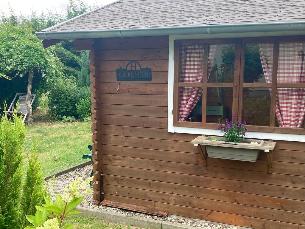 kleine Hütte am Kritzower See mit Steg & Natur pur