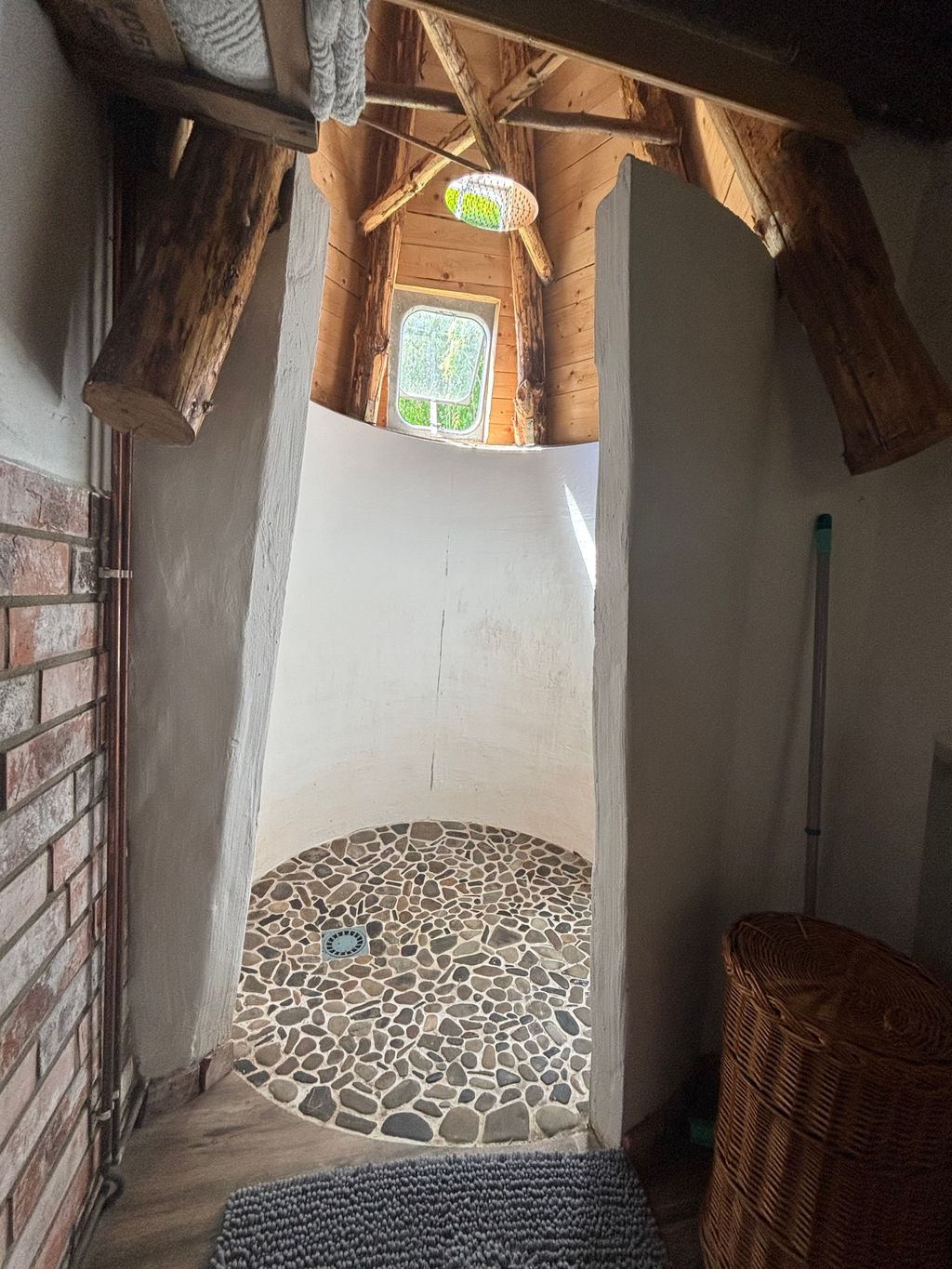 Déconnecter dans la cabane de chantier - rêver dans la nature