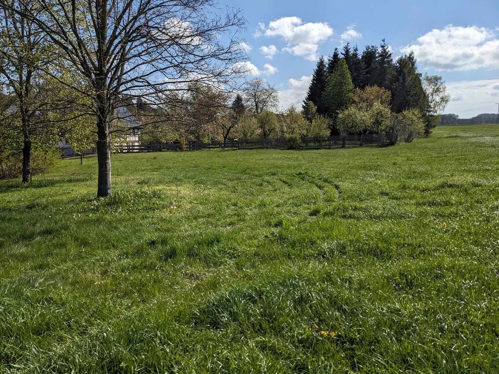 Ruhige Fernblick - Wiese am Feldrand für Zelte