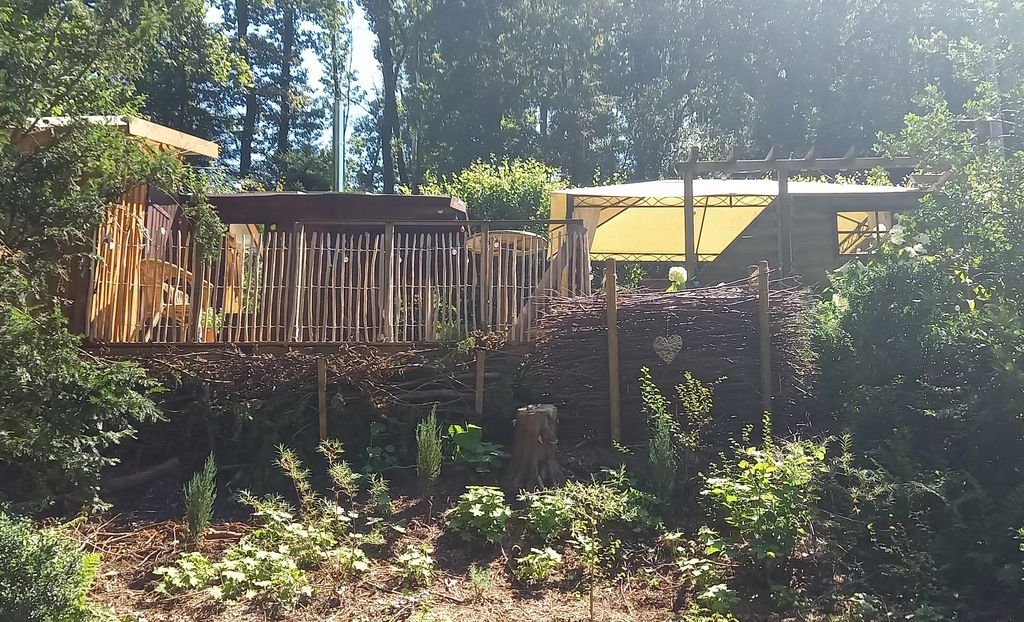 Stellplatz am Weg nahe Biggesee mit Sauna & Hütte
