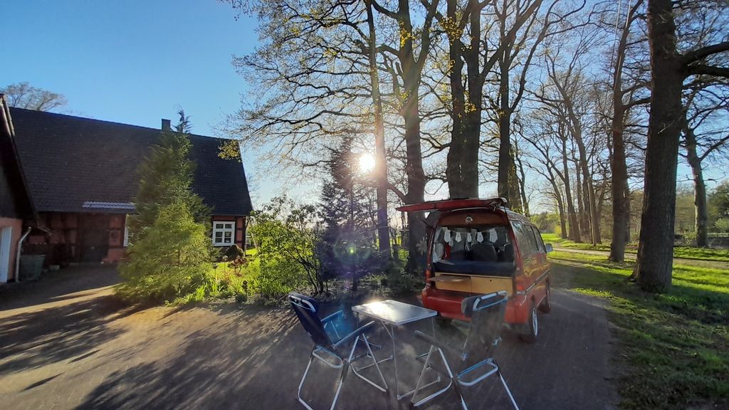 Camping under oak trees on the farm "Hofglück