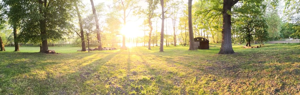 Glampingzelt im Gutspark am See in Mecklenburg 
