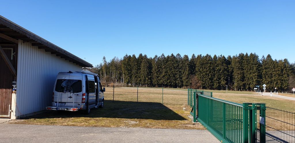 Emplacement à la ferme avec daims et cerfs