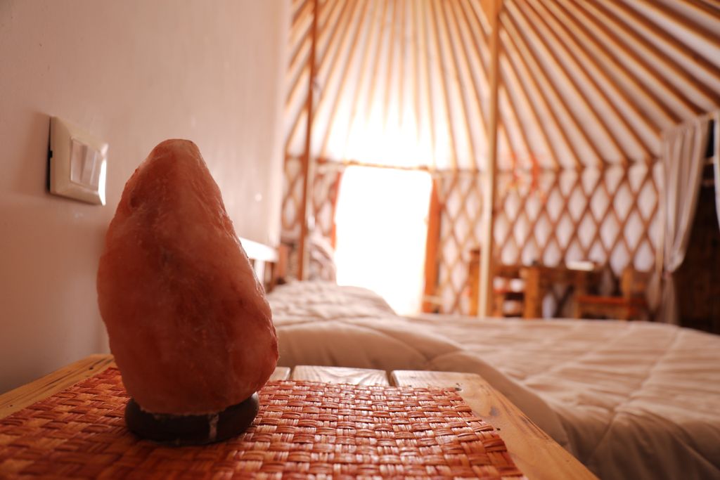 Yurta mongola romantica nella natura della Maremma