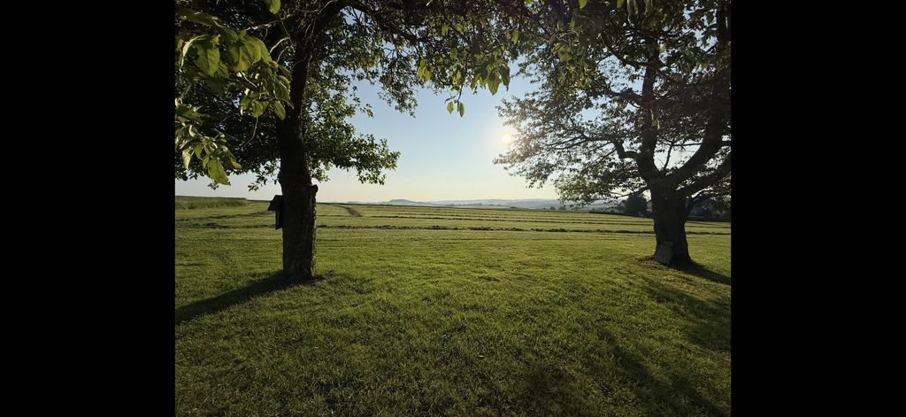 Stellplatz am Ortsrand mit weitläufigem Blick
