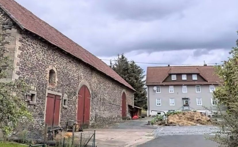 Un bout de prairie à plus de 300 m avec une vue lointaine