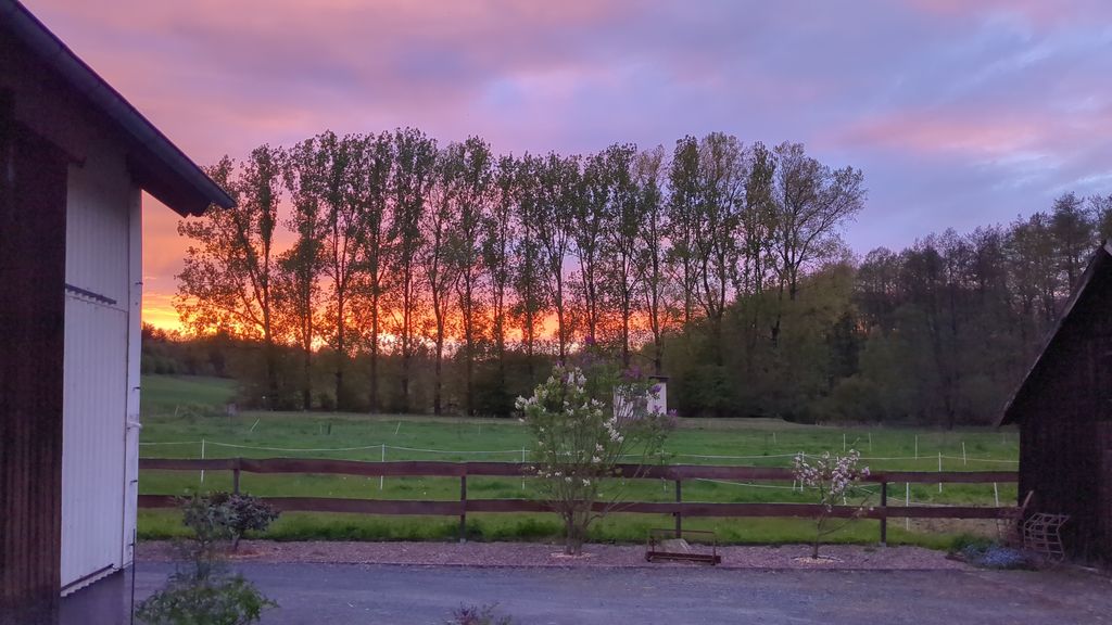 Parking space in a private yard in the countryside near the Weser