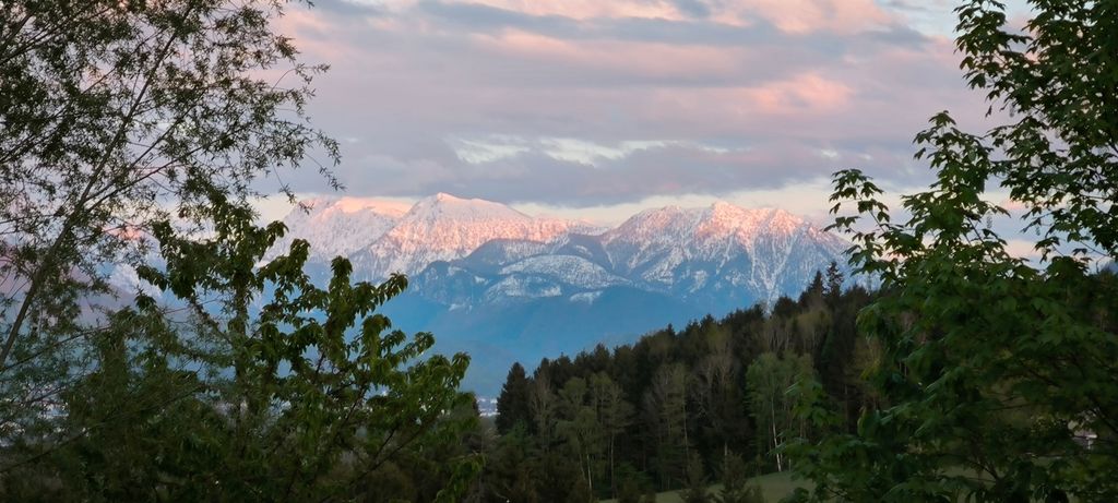 Stellplatz und Garten mit Blick ins Sengsengebirge