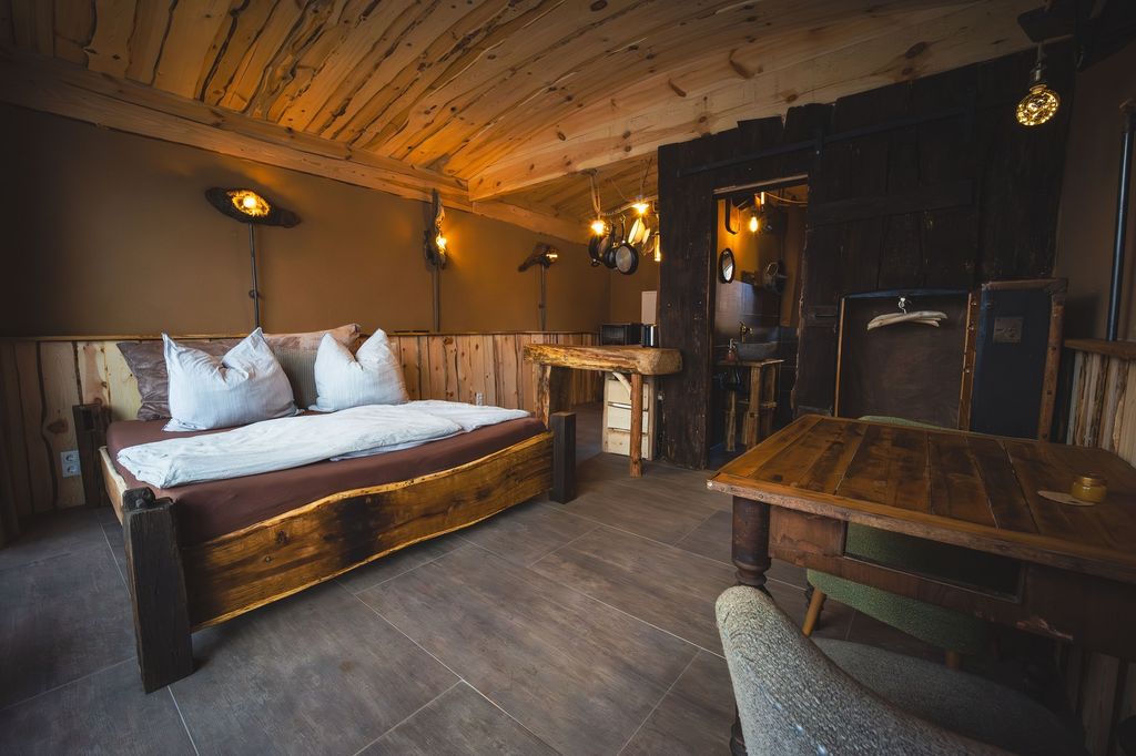 Hobby cave in the countryside with sauna and hot tub