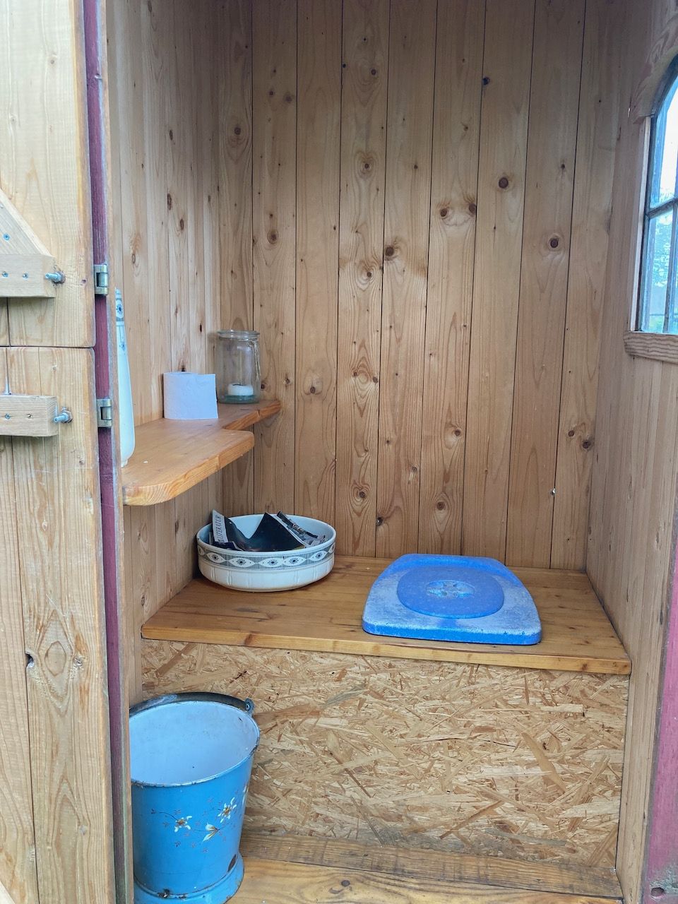 Bauwagen (Tiny House) im Naturgarten