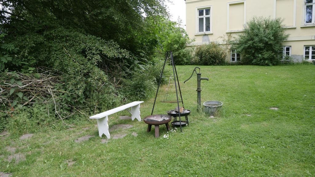 Under stars in the manor house garden