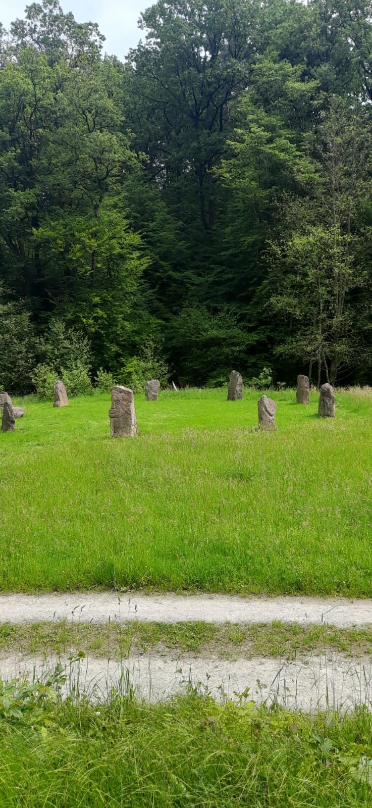 Près du ruisseau dans le village idyllique de Marienthal