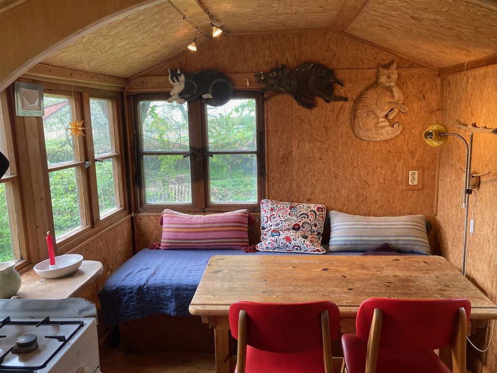 Bauwagen (Tiny House) im Naturgarten