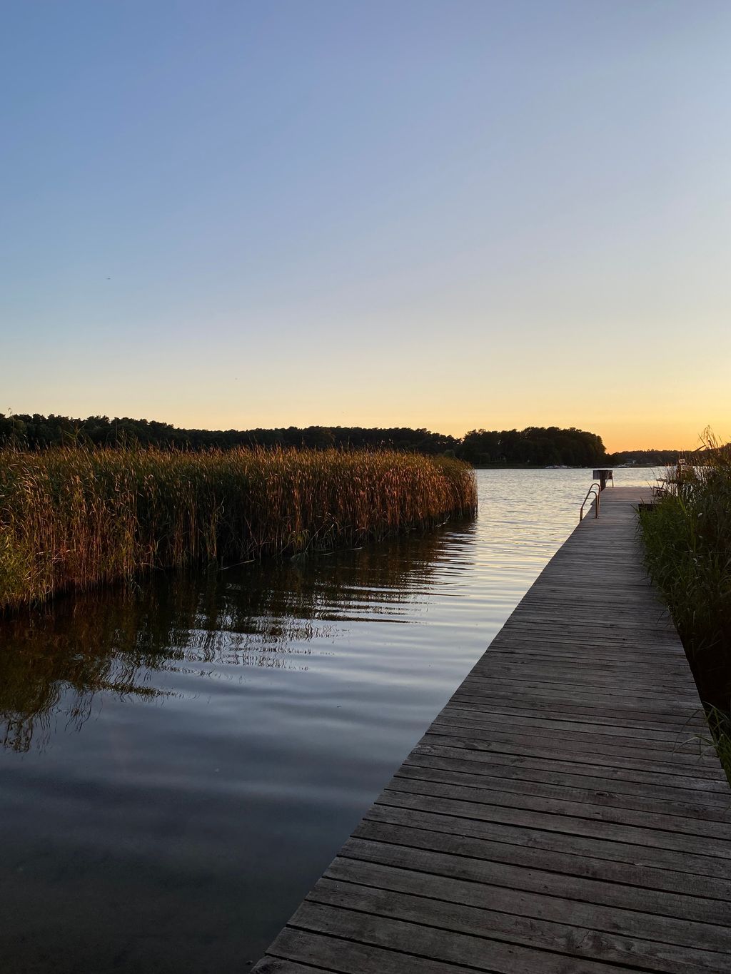 Piazzola "Stonehenge" sul lago vicino a Rheinsberg