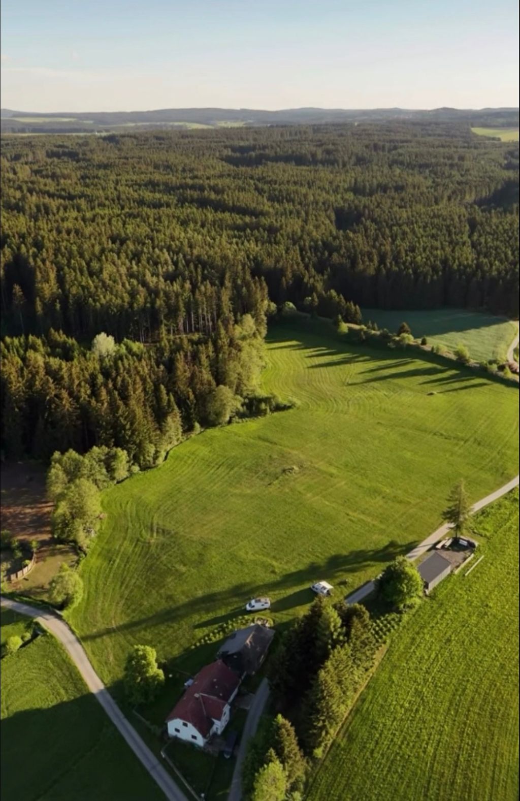 La forêt de Weinsberg est la plus grande zone forestière d'un seul tenant d'Autriche ; elle forme une chaîne de collines caractéristique, presque entièrement boisée, entre le Mühlviertel (Haute-Autriche) et le Waldviertel (Basse-Autriche).