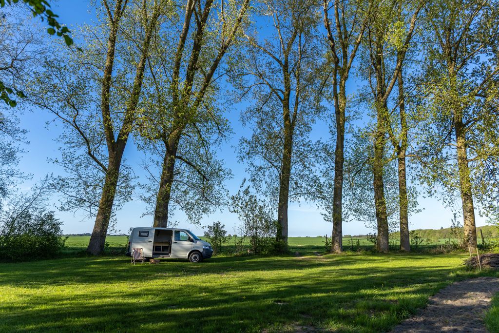 Dorf-Idylle bei Greifswald: Camping in der Weite