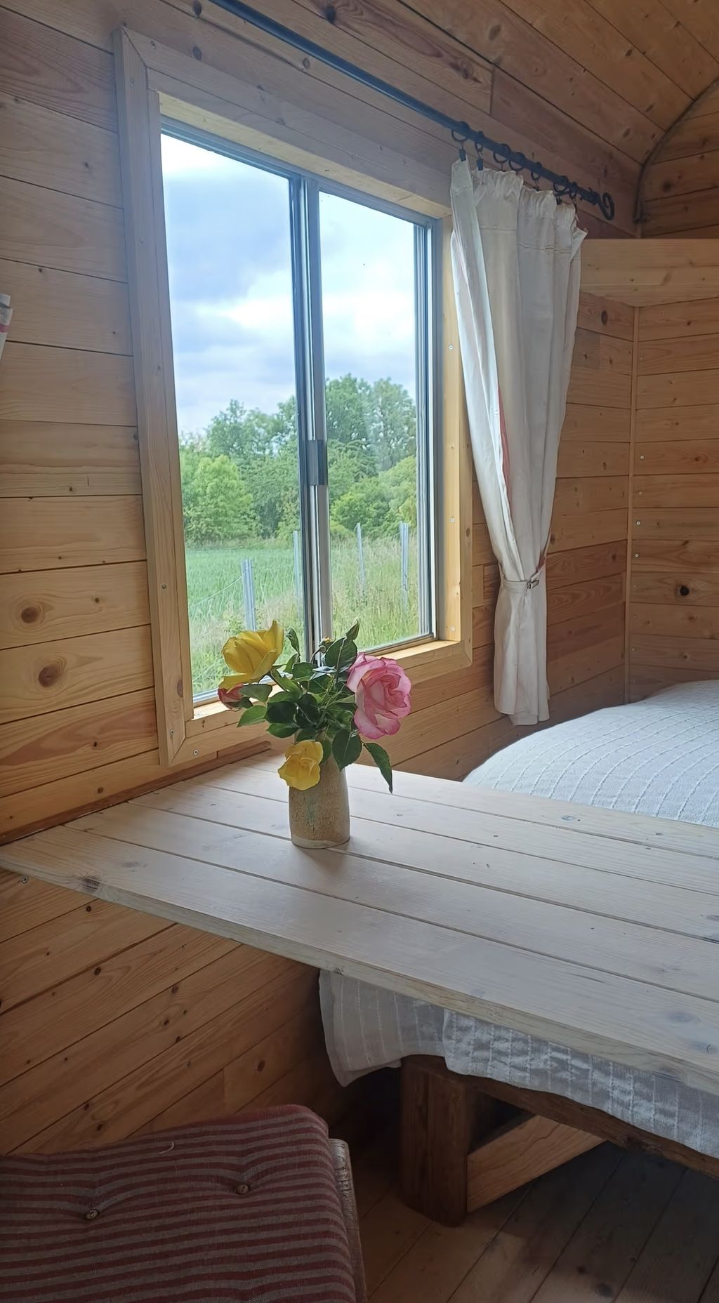 Voiture de berger à la chèvrerie avec vue sur la vallée de l'Elbe