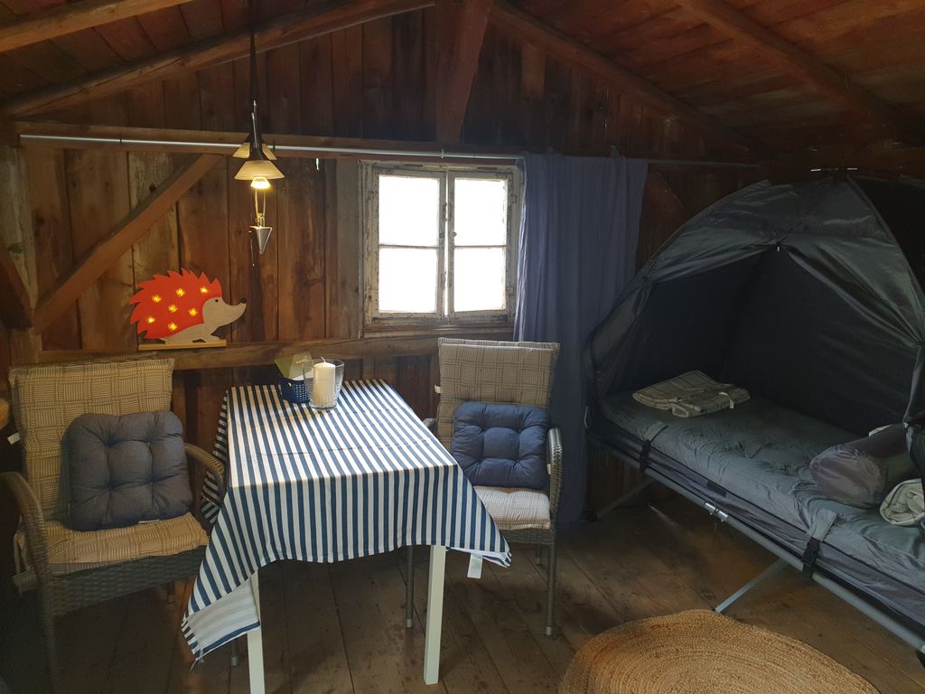 Übernachten in der Holzhütte direkt am Waldrand 