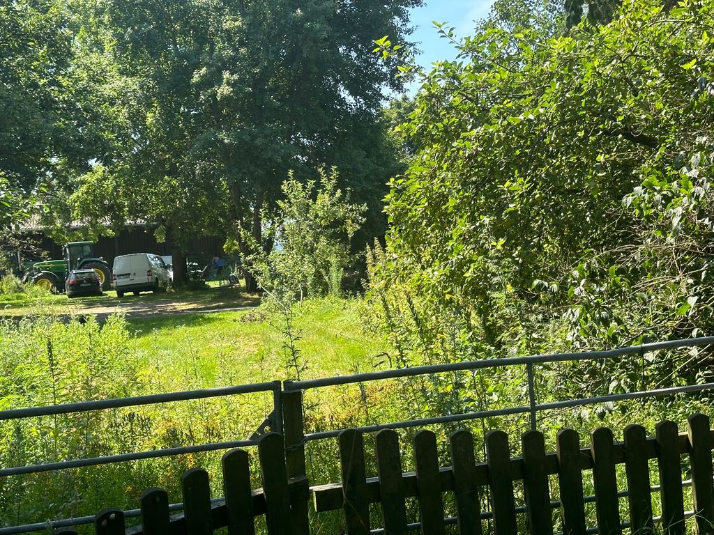 Farm directly on the A7 near Hamburg