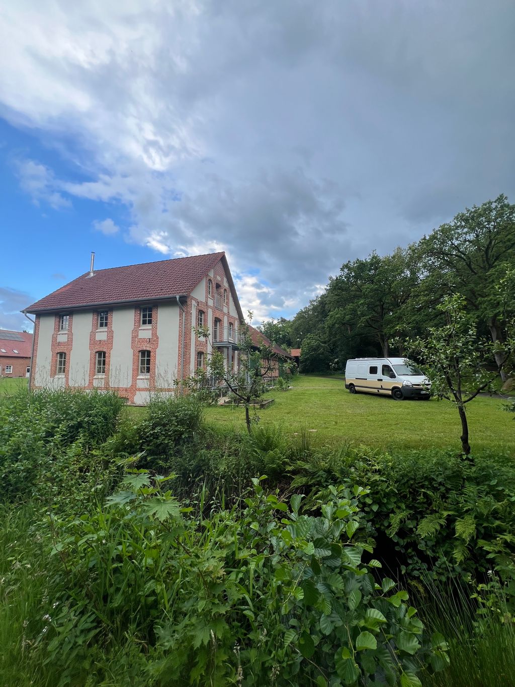 Natur-Camping im Heidekreis: Stellplatz am Teich